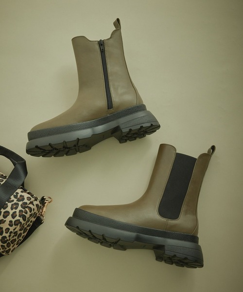 Juze（ジュゼ）の「【新色追加】【軽量】やわらかな履き心地。トラックソールサイドゴアブーツ（ブーツ・レディース・ブラック/カーキ/オフホワイト/ホワイト・S/LL/L/M）」の16枚目の写真