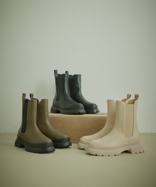 Juze（ジュゼ）の「【新色追加】【軽量】やわらかな履き心地。トラックソールサイドゴアブーツ（ブーツ・レディース・ブラック/カーキ/オフホワイト/ホワイト・S/LL/L/M）」の17枚目の写真