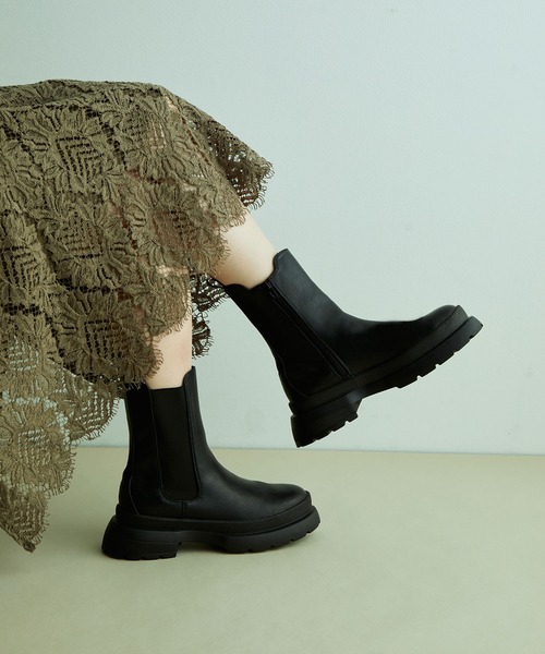 Juze（ジュゼ）の「【新色追加】【軽量】やわらかな履き心地。トラックソールサイドゴアブーツ（ブーツ・レディース・ブラック/カーキ/オフホワイト/ホワイト・S/LL/L/M）」の7枚目の写真