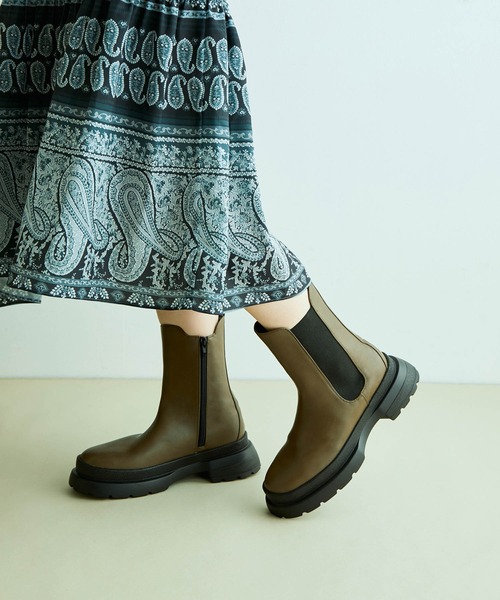 Juze（ジュゼ）の「【新色追加】【軽量】やわらかな履き心地。トラックソールサイドゴアブーツ（ブーツ・レディース・ブラック/カーキ/オフホワイト/ホワイト・S/LL/L/M）」の5枚目の写真