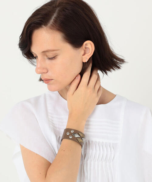 ISABEL MARANT(イザベルマラン)の「ISABEL MARANT HAMMERED ブレスレット(ブレスレット・レディース・ブラック/カーキ・FREE)」の6枚目の写真