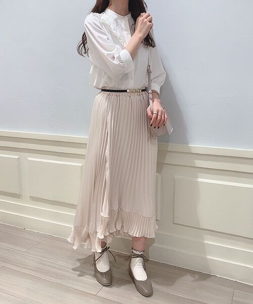 MAJESTIC LEGON（マジェスティックレゴン）の「クラシカルプチフリルブラウス（シャツ/ブラウス・レディース・オフホワイト/アイボリー/ブラック・MEDIUM/SMALL）」の4枚目の写真