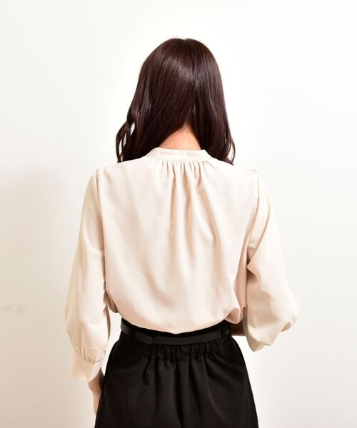 MAJESTIC LEGON（マジェスティックレゴン）の「クラシカルプチフリルブラウス（シャツ/ブラウス・レディース・オフホワイト/アイボリー/ブラック・MEDIUM/SMALL）」の11枚目の写真