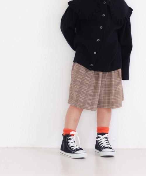 LOWRYS FARM（ローリーズファーム）の「ＴＲタックショートパンツ　217994（その他パンツ・キッズ・ベージュ/グレー系その他/グレー・130cm/120cm/110cm）」の3枚目の写真