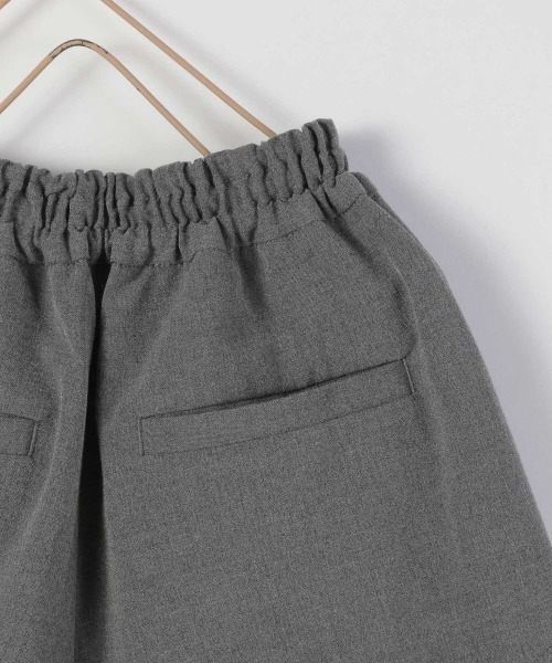 LOWRYS FARM（ローリーズファーム）の「ＴＲタックショートパンツ　217994（その他パンツ・キッズ・ベージュ/グレー系その他/グレー・130cm/120cm/110cm）」の5枚目の写真