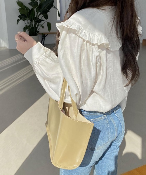 mood for a day（ムードフォーアデイ）の「big collar frill blouse / ビックカラーフリルブラウス（シャツ/ブラウス・レディース・ブラック/アイボリー・FREE）」の6枚目の写真