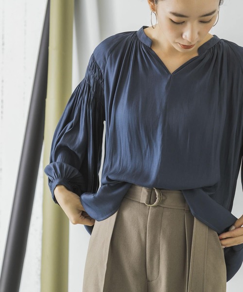 URBAN RESEARCH（アーバンリサーチ）の「プリーツスリーブブラウス（Tシャツ/カットソー・レディース・チャコールグレー/ベージュ/ブルー・FREE）」の10枚目の写真