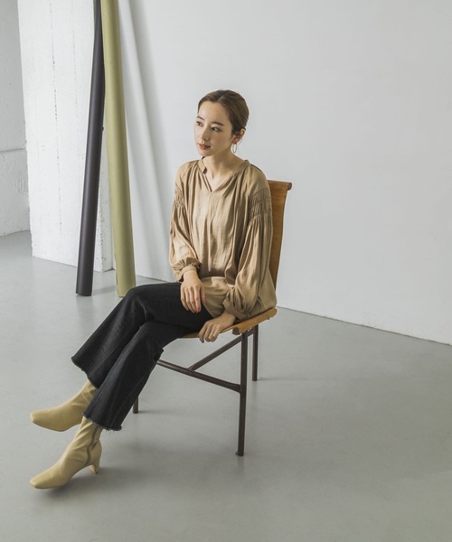 URBAN RESEARCH（アーバンリサーチ）の「プリーツスリーブブラウス（Tシャツ/カットソー・レディース・チャコールグレー/ベージュ/ブルー・FREE）」の7枚目の写真