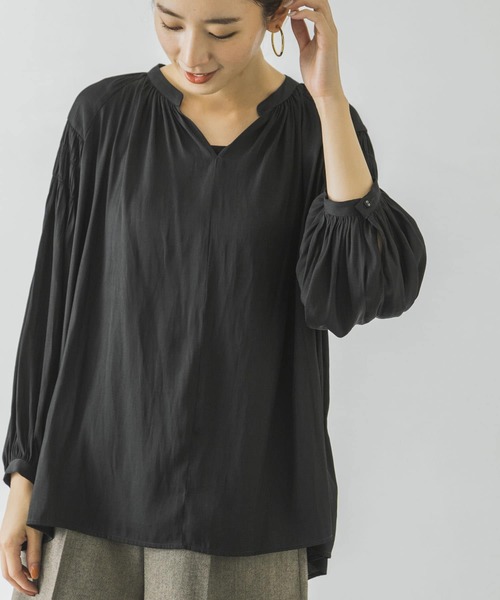 URBAN RESEARCH（アーバンリサーチ）の「プリーツスリーブブラウス（Tシャツ/カットソー・レディース・チャコールグレー/ベージュ/ブルー・FREE）」の11枚目の写真