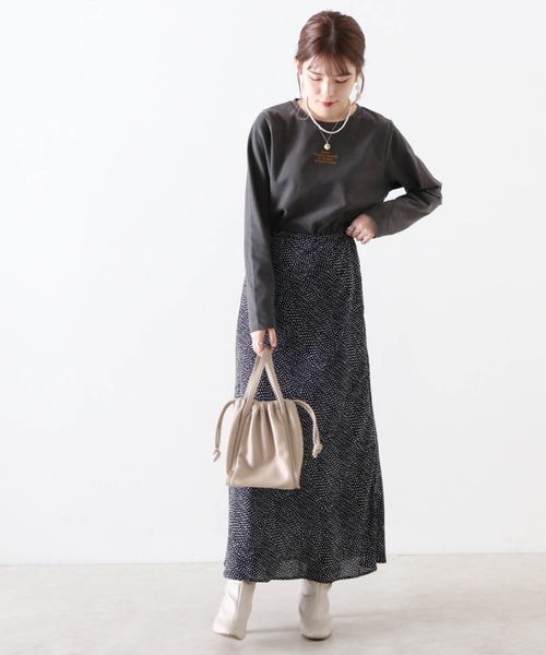 Cheek(チーク)の「プチロゴ刺繍プルオーバー(Tシャツ/カットソー・レディース・チャコールグレー/ベージュ/オフホワイト・MEDIUM)」の16枚目の写真