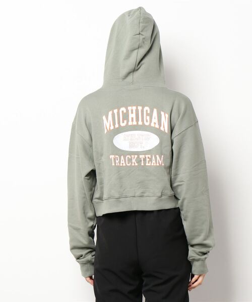 VENCEEXCHANGE（ヴァンスエクスチェンジ）の「ショート丈カレッジロゴパーカー（パーカー・レディース・オフホワイト/ダークオリーブ/ブラック・M）」の5枚目の写真