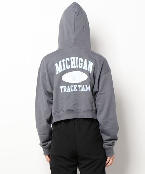 VENCEEXCHANGE（ヴァンスエクスチェンジ）の「ショート丈カレッジロゴパーカー（パーカー・レディース・オフホワイト/ダークオリーブ/ブラック・M）」の6枚目の写真