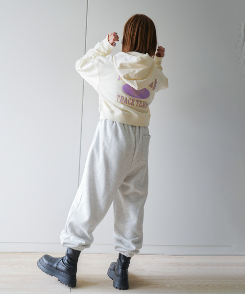 VENCEEXCHANGE（ヴァンスエクスチェンジ）の「ショート丈カレッジロゴパーカー（パーカー・レディース・オフホワイト/ダークオリーブ/ブラック・M）」の15枚目の写真