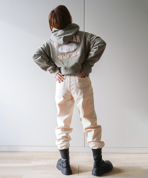 VENCEEXCHANGE（ヴァンスエクスチェンジ）の「ショート丈カレッジロゴパーカー（パーカー・レディース・オフホワイト/ダークオリーブ/ブラック・M）」の20枚目の写真