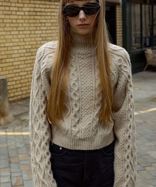 Fano Studios(ファノ ストゥディオズ)の「【Fano Studios】High neck cable short knit FD21S063(ニット/セーター・レディース・ベージュ・M/S/L)」の3枚目の写真