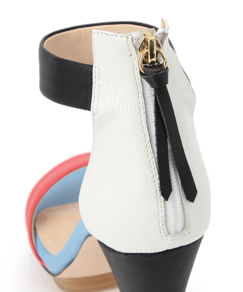 LOVELESS（ラブレス）の「【LOVELESS】WOMENS カラ―ブロッキングサンダル（サンダル・レディース・ブルー系その他・23.5/22.5/24.5）」の5枚目の写真