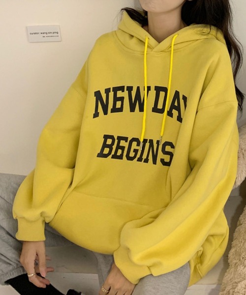 meJane(ミージェーン)の「NEWDAYロゴビックシルエットプルパーカー【ZOZOTOWN限定】(パーカー・レディース・イエロー/ライトグリーン/アイボリー・FREE)」の1枚目の写真