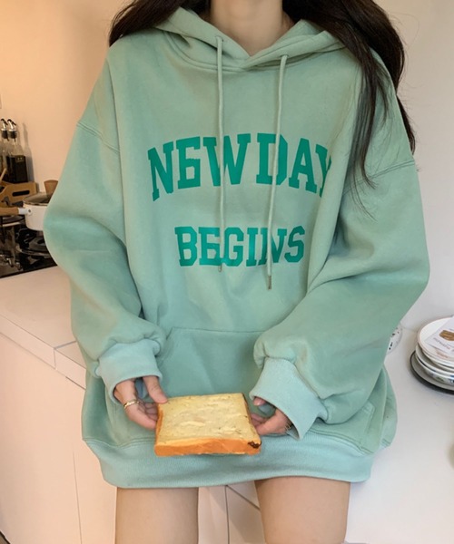 meJane(ミージェーン)の「NEWDAYロゴビックシルエットプルパーカー【ZOZOTOWN限定】(パーカー・レディース・イエロー/ライトグリーン/アイボリー・FREE)」の3枚目の写真