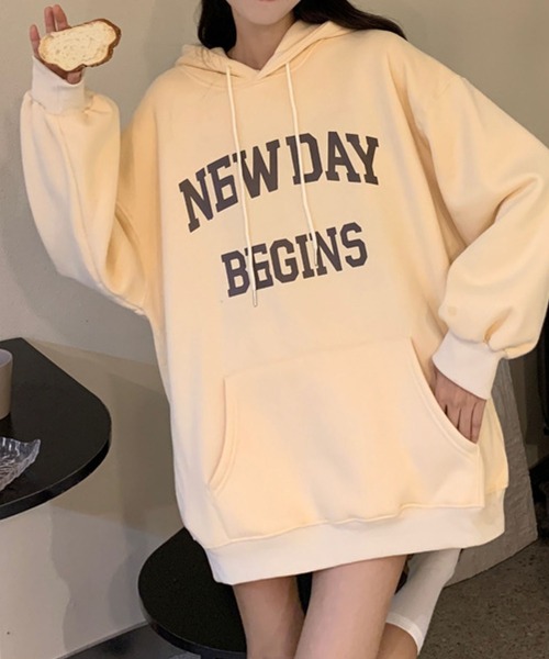meJane(ミージェーン)の「NEWDAYロゴビックシルエットプルパーカー【ZOZOTOWN限定】(パーカー・レディース・イエロー/ライトグリーン/アイボリー・FREE)」の2枚目の写真