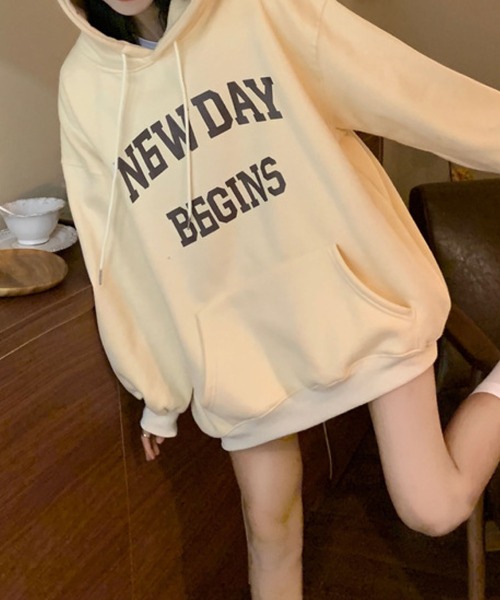 meJane(ミージェーン)の「NEWDAYロゴビックシルエットプルパーカー【ZOZOTOWN限定】(パーカー・レディース・イエロー/ライトグリーン/アイボリー・FREE)」の6枚目の写真