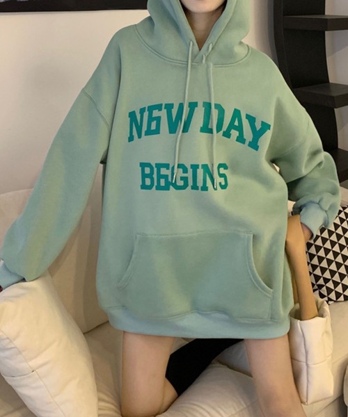 meJane(ミージェーン)の「NEWDAYロゴビックシルエットプルパーカー【ZOZOTOWN限定】(パーカー・レディース・イエロー/ライトグリーン/アイボリー・FREE)」の7枚目の写真