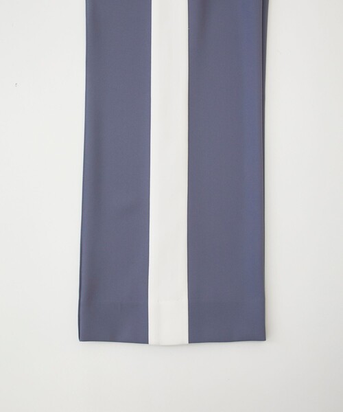 CULLNI（クルニ）の「STUDIOUS別注 LINE PANTS（スラックス・メンズ・グレイッシュベージュ/グリーン/ブルー・1/2）」の5枚目の写真
