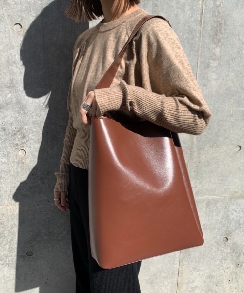 Kastane（カスタネ）の「【新色追加】フェイクレザーワンハンドルトート（トートバッグ・レディース・ブラック/ブラウン/モカ/アイボリー・FREE）」の19枚目の写真
