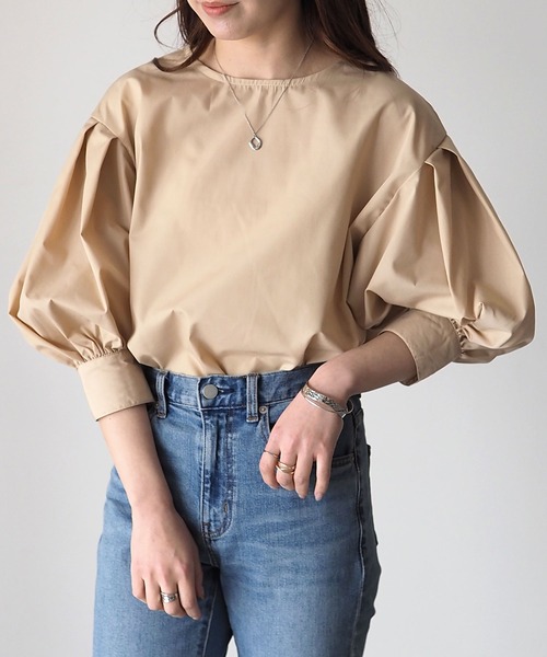 Riberry(リベリー)の「パフスリーブプルオーバー(シャツ/ブラウス・レディース・ベージュ/オフホワイト/ブルー・MEDIUM)」の2枚目の写真