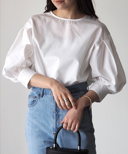 Riberry(リベリー)の「パフスリーブプルオーバー(シャツ/ブラウス・レディース・ベージュ/オフホワイト/ブルー・MEDIUM)」の1枚目の写真