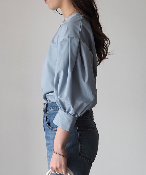 Riberry(リベリー)の「パフスリーブプルオーバー(シャツ/ブラウス・レディース・ベージュ/オフホワイト/ブルー・MEDIUM)」の22枚目の写真