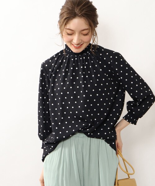 DRESKIP（ドレスキップ）の「◆【洗濯機可】シャーリング使いプリントブラウス（シャツ/ブラウス・レディース・ベージュ系その他2/グリーン系その他5/ホワイト系3/ホワイト系8/ネイビー系5/オレンジ系5・02/03/04）」の5枚目の写真