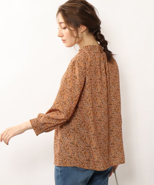 DRESKIP（ドレスキップ）の「◆【洗濯機可】シャーリング使いプリントブラウス（シャツ/ブラウス・レディース・ベージュ系その他2/グリーン系その他5/ホワイト系3/ホワイト系8/ネイビー系5/オレンジ系5・02/03/04）」の6枚目の写真