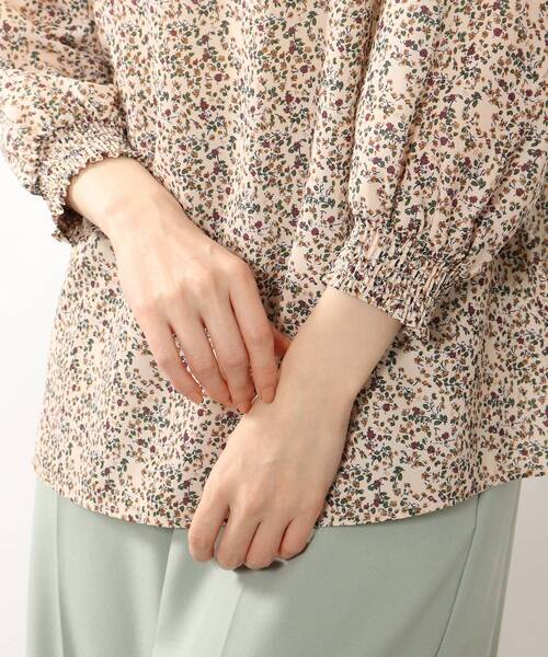 DRESKIP（ドレスキップ）の「◆【洗濯機可】シャーリング使いプリントブラウス（シャツ/ブラウス・レディース・ベージュ系その他2/グリーン系その他5/ホワイト系3/ホワイト系8/ネイビー系5/オレンジ系5・02/03/04）」の12枚目の写真