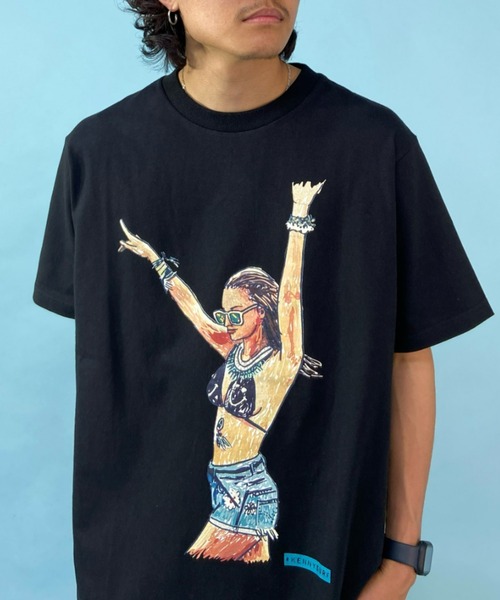 ムラサキスポーツ（ムラサキスポーツ）の「【ムラサキスポーツ別注】SURFRIDER FOUNDATION×KENNY SURF コラボモデル ルーズシルエット プリントＴシャツ/サマーガール フォトプリントカットソー  SF2120FD3（Tシャツ/カットソー・メンズ・ブラック/ホワイト・M/L/XL）」の9枚目の写真