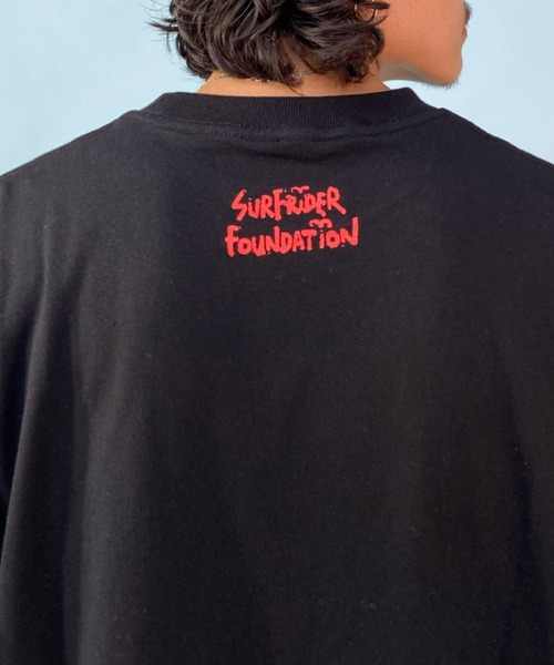 ムラサキスポーツ（ムラサキスポーツ）の「【ムラサキスポーツ別注】SURFRIDER FOUNDATION×KENNY SURF コラボモデル ルーズシルエット プリントＴシャツ/サマーガール フォトプリントカットソー  SF2120FD3（Tシャツ/カットソー・メンズ・ブラック/ホワイト・M/L/XL）」の10枚目の写真