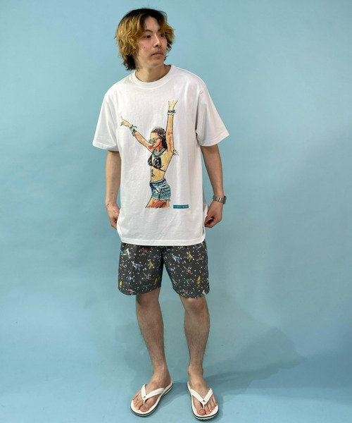 ムラサキスポーツ（ムラサキスポーツ）の「【ムラサキスポーツ別注】SURFRIDER FOUNDATION×KENNY SURF コラボモデル ルーズシルエット プリントＴシャツ/サマーガール フォトプリントカットソー  SF2120FD3（Tシャツ/カットソー・メンズ・ブラック/ホワイト・M/L/XL）」の6枚目の写真