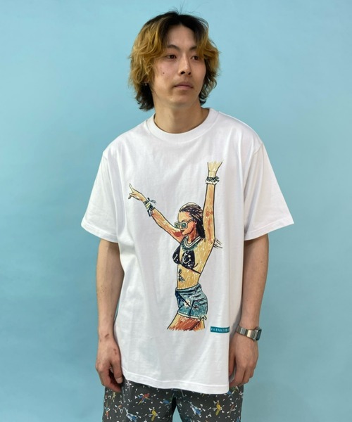 ムラサキスポーツ（ムラサキスポーツ）の「【ムラサキスポーツ別注】SURFRIDER FOUNDATION×KENNY SURF コラボモデル ルーズシルエット プリントＴシャツ/サマーガール フォトプリントカットソー  SF2120FD3（Tシャツ/カットソー・メンズ・ブラック/ホワイト・M/L/XL）」の3枚目の写真