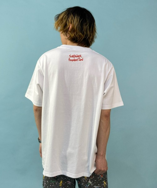 ムラサキスポーツ（ムラサキスポーツ）の「【ムラサキスポーツ別注】SURFRIDER FOUNDATION×KENNY SURF コラボモデル ルーズシルエット プリントＴシャツ/サマーガール フォトプリントカットソー  SF2120FD3（Tシャツ/カットソー・メンズ・ブラック/ホワイト・M/L/XL）」の4枚目の写真