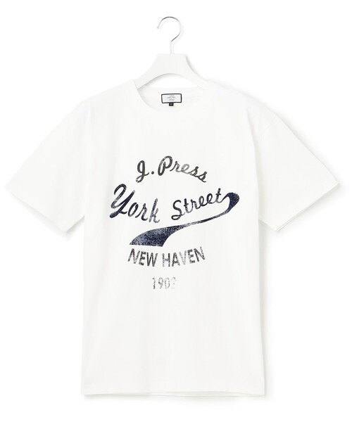 J.PRESS YORK STREET(ジェイプレスヨークストリート)の「【UNISEX】ロゴデザインプリントTシャツ(Tシャツ/カットソー・メンズ・ホワイト系/ベージュ系/レッド系・SMALL/MEDIUM/LARGE)」の2枚目の写真