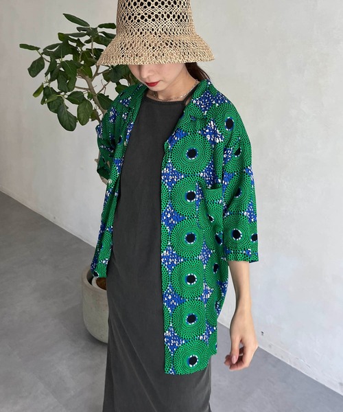 CAPRICIEUX LE'MAGE(カプリシューレマージュ)の「アフリカンレーヨンシャツ(シャツ/ブラウス・レディース・イエロー/グリーン・M)」の1枚目の写真