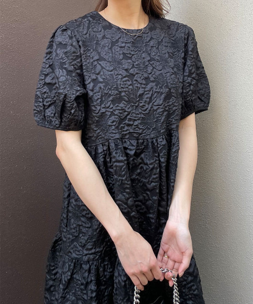 ISOOK(アイスー)の「Emboss volume one-piece / エンボスボリュームワンピース(ai select)(ワンピース・レディース・ブラック/ホワイト・FREE)」の3枚目の写真