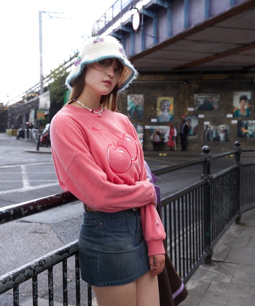 KIRSH（キルシー）の「KIRSH BIG CHERRY FLEECE CROP SWEATSHIRT