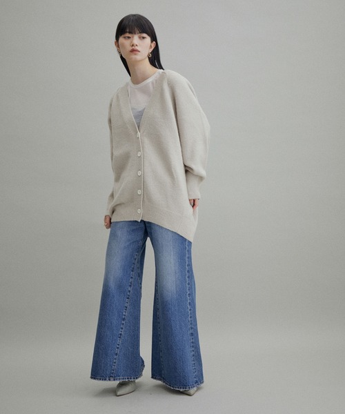 ADAM ET ROPE'(アダムエロペ)の「【一部WEBサイト限定(一部店舗展開あり)】コクーンVネックカーディガン(カーディガン/ボレロ・レディース・ブラック/ライトグレー/サックスブルー/レッド/ピンク・FREE)」の8枚目の写真