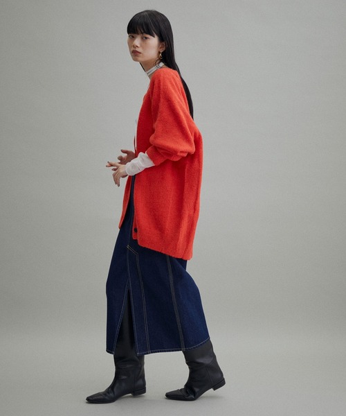 ADAM ET ROPE'(アダムエロペ)の「【一部WEBサイト限定(一部店舗展開あり)】コクーンVネックカーディガン(カーディガン/ボレロ・レディース・ブラック/ライトグレー/サックスブルー/レッド/ピンク・FREE)」の11枚目の写真