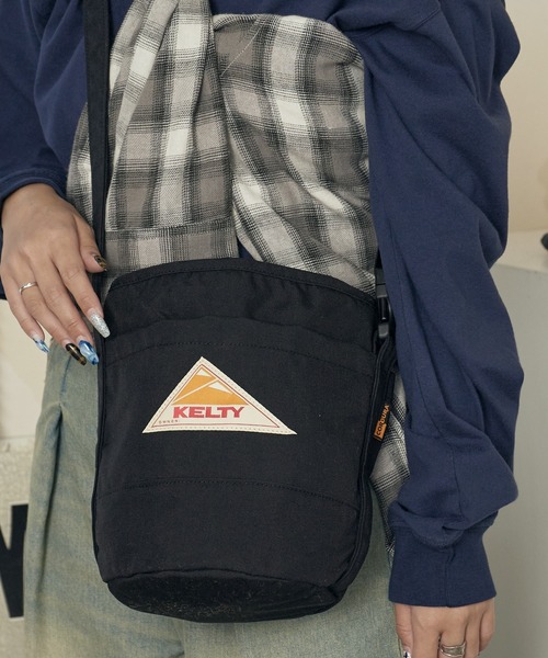 KELTY(ケルティ)の「KELTY/ケルティ ROUND BOTTOM TOTE ブランドロゴ ショルダーバッグ バケツバッグ(ショルダーバッグ・メンズ・ブラウン/ブラック/タン/オリーブ/セージグリーン/モカ/グレー/ネイビー/マスタード・FREE)」の2枚目の写真