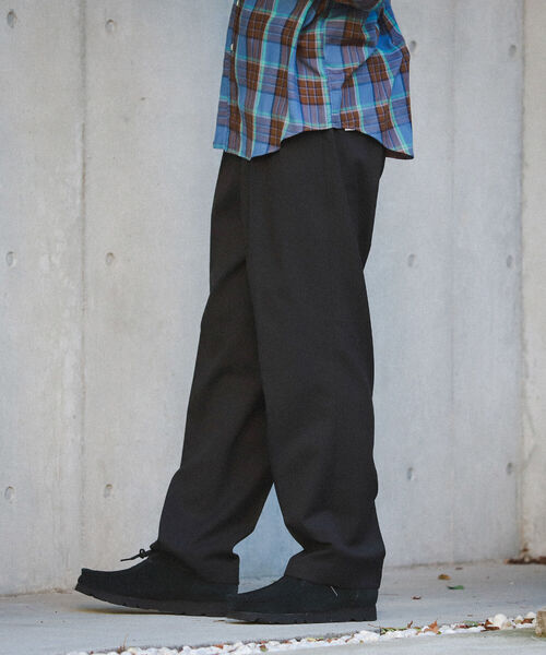 BEAMS（ビームス）の「BEAMS / ワイド 2プリーツ スラックス（スラックス・メンズ・ブラック/ブルー系その他4・M/XL/L/S）」の2枚目の写真