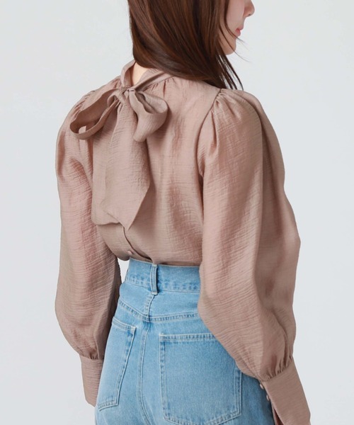 archives(アルシーヴ)の「2WAYボウタイパワショルブラウス(シャツ/ブラウス・レディース・ピンクベージュ/アイボリー/ブラック/ブルー・MEDIUM)」の4枚目の写真