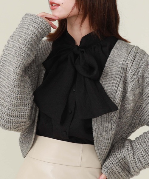 archives(アルシーヴ)の「2WAYボウタイパワショルブラウス(シャツ/ブラウス・レディース・ピンクベージュ/アイボリー/ブラック/ブルー・MEDIUM)」の21枚目の写真