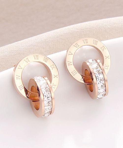 calmila(カルミラ)の「金属アレルギー対応 ローマ数字Wリングステンレスピアス(ピアス(両耳用)・レディース・ピンクゴールド/シルバー/ゴールド・FREE)」の3枚目の写真