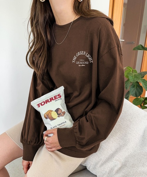 andme（アンドミー）の「ロゴプリントボリューム袖コットン長袖Tシャツ（Tシャツ/カットソー・レディース・チャコールグレー/グレー/オフホワイト/オートミール/スミクロ/ブラウン/ブルー系その他・M）」の6枚目の写真